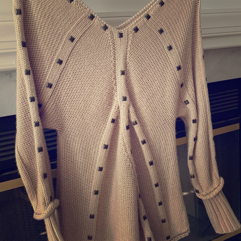 V-neck Beige Sweater with Bronze Accents